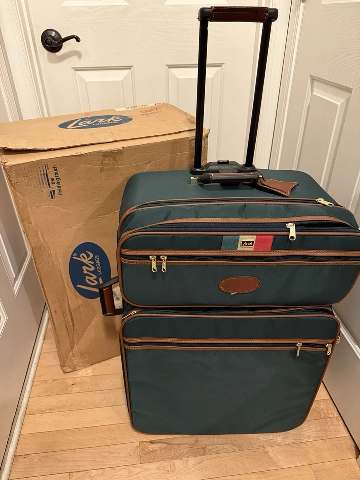 Maleta Equipaje Vintage Verde Alondra Cuadrada 2 Ruedas Grande 27" + CAJA Original Foto 2 de 4