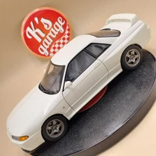 AUTOart 1/18 Nissan Skyline GT-R R32 Crystal White 77342 Millennium