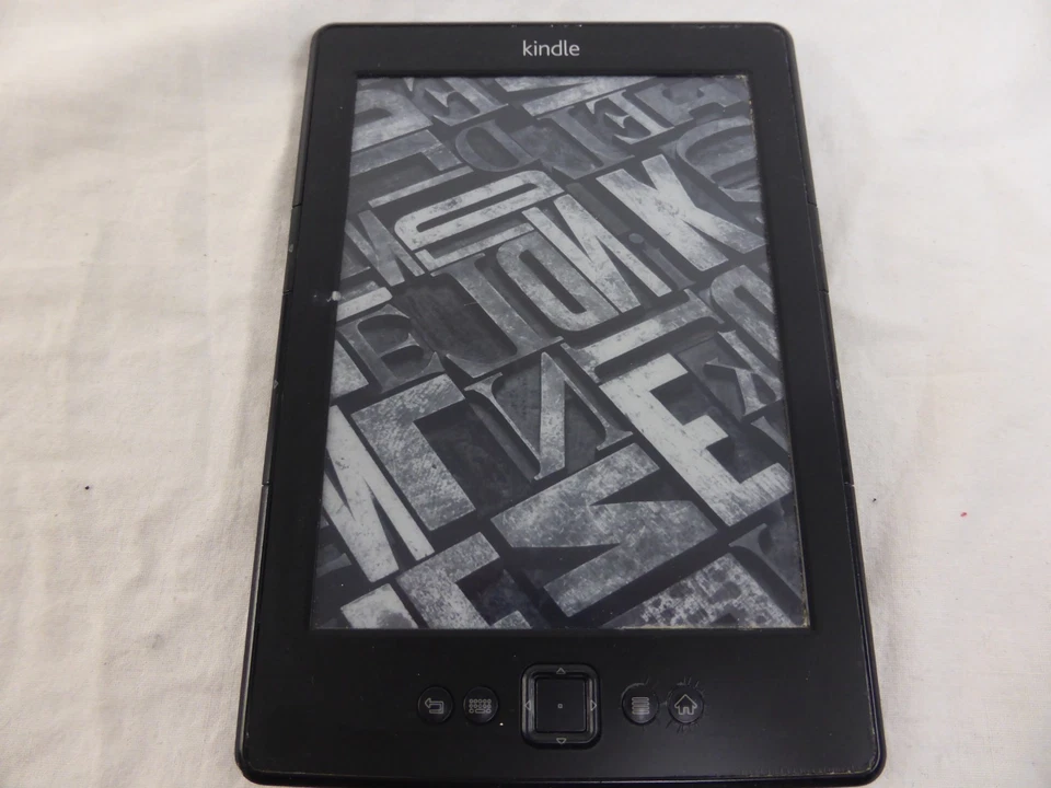 Amazon Kindle 4th Generation eBook Reader 6 Inch Screen D01100 - Image 3 of 4