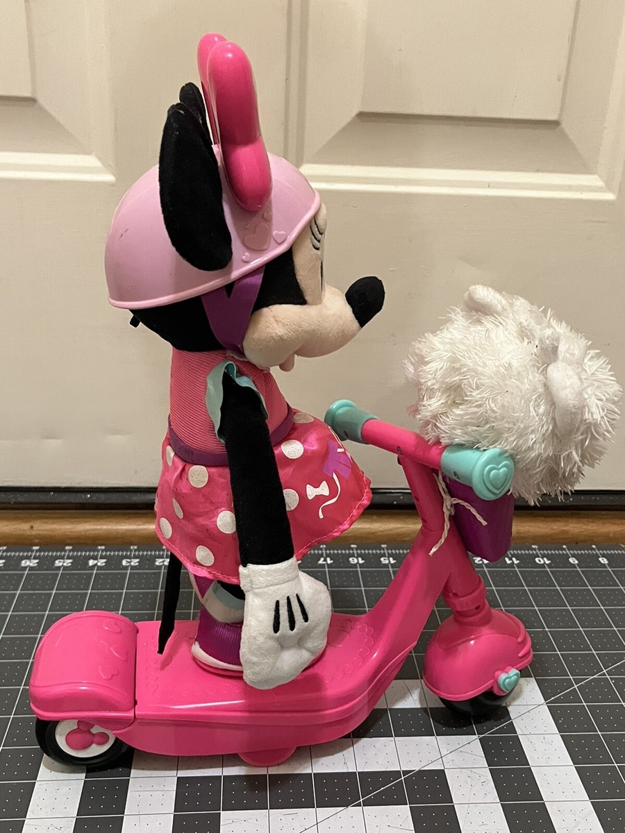 Minnie's Happy Helpers SING AND SPIN SCOOTER - Just Play, Includes