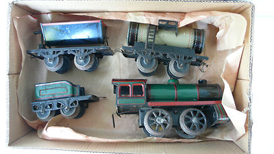 Rame De Train Allemande K.B.N. Avec Loco Mécanique, Tender Et 2 Wagons, état De Jeu