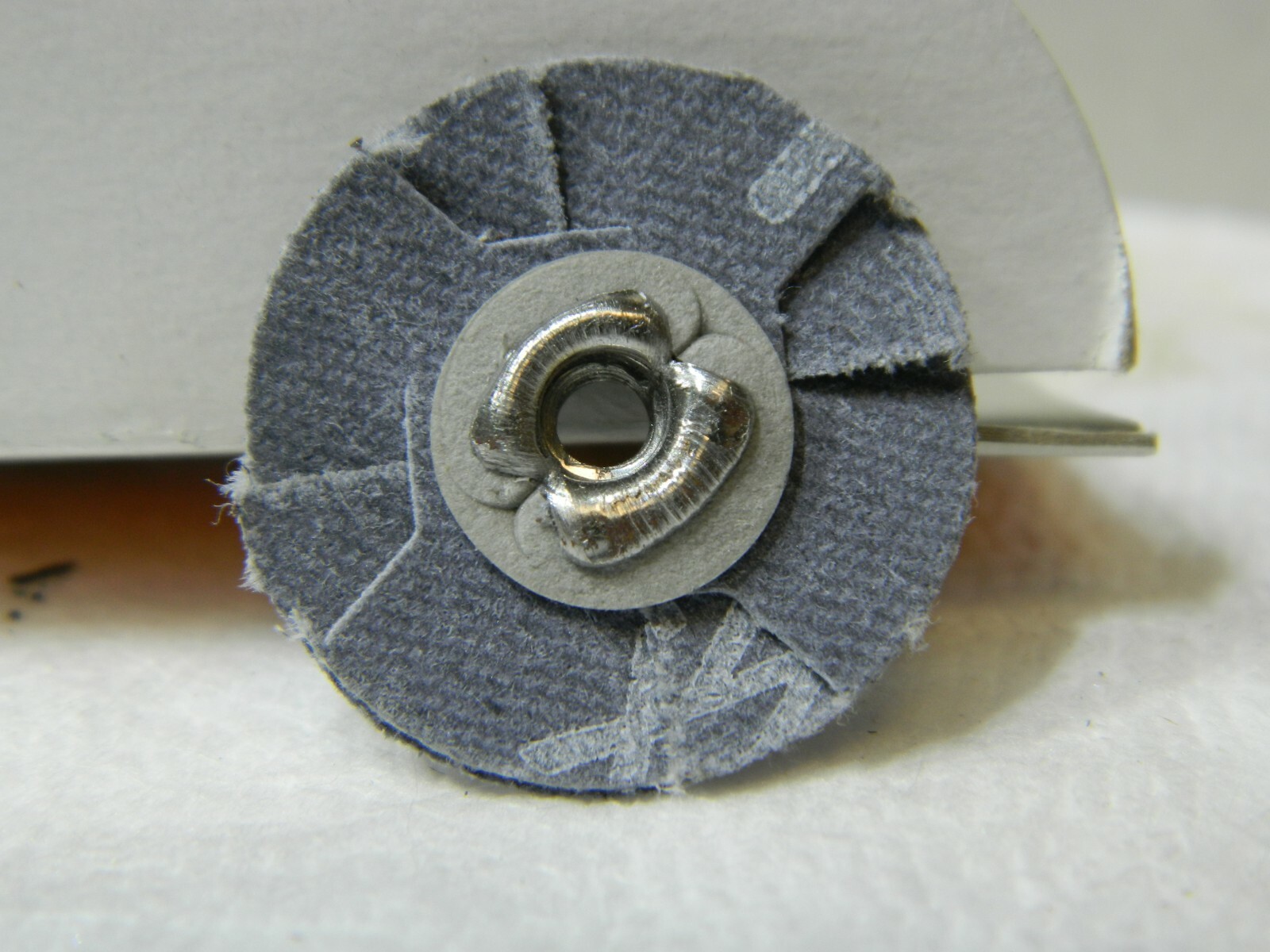 Standard Abrasives S/C Slotted Cloth Disc 1 in x 8-32 120 Grit Qty 100 727299