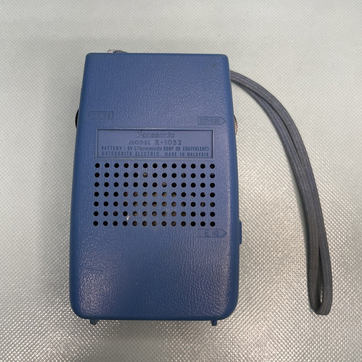 VINTAGE PANASONIC MATSUSHITA AM TRANSISTOR RADIO MODEL R-1052 BLUE