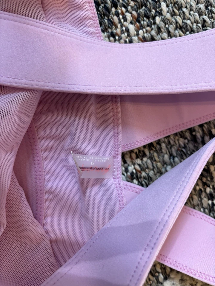 Free People Flowy 比基尼上衣 XS 码 — 第 3/3 张图片