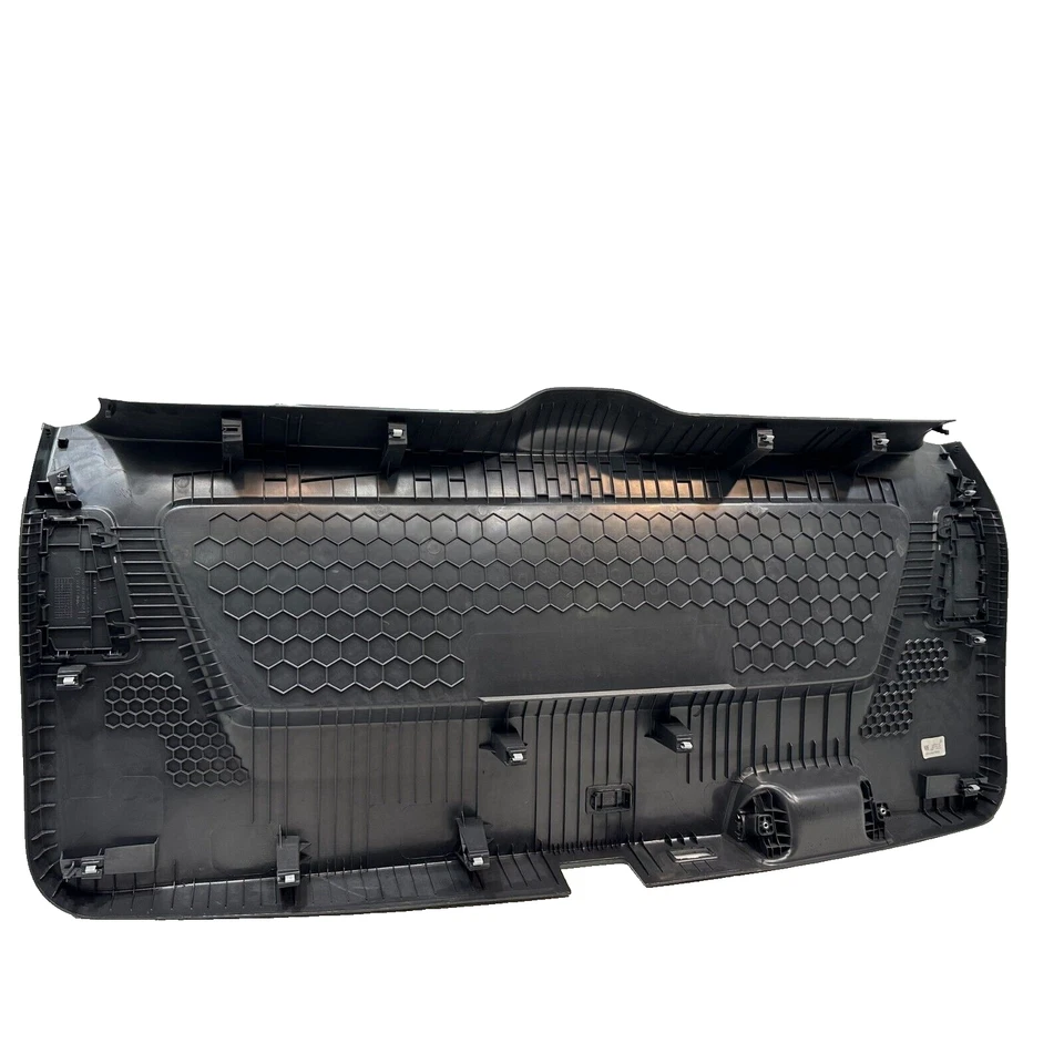 ОРИГИНАЛЬНАЯ ПАНЕЛЬ ОТДЕЛКИ НИЖНЕЙ КРЫШКИ ЗАДНЕЙ ДВЕРИ ПОДЪЕМНОЙ ДВЕРИ VOLKSWAGEN ATLAS 2018-2024 - Изображение 4 из 4