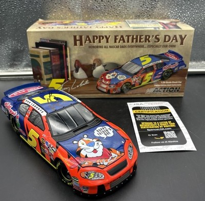 2004 Hendrick Motorsports Terry Labonte 1:24 Scale Diecast Car-JSA