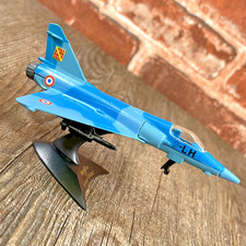 Réplica de avión fundido a presión Dassault Mirage 2000C Jet con soporte de exhibición de Maisto