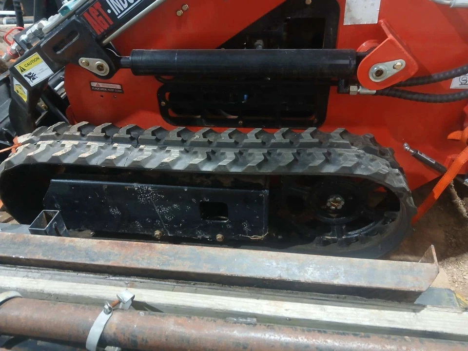 Minicargadora de orugas CFG LRT23 2023 motor RATO 4 tiempos con cubo Foto 2 de 4