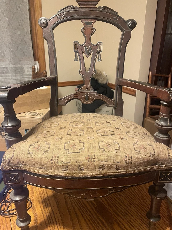 Silla de salón acolchada trono de madera infantil vintage Foto 3 de 4