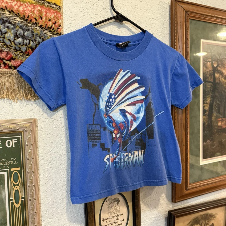 Camisa De Colección 2003 RARA Spider-Man Bandera de Estados Unidos Cómic Dibujos Animados Niños Talla Mediana Foto 2 de 4