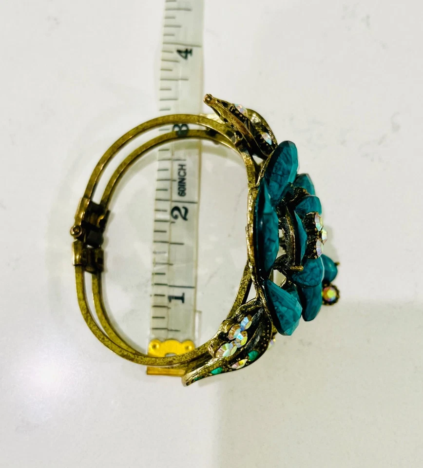 Pulsera llamativa vintage con bisagras florales de resina turquesa, pedrería AB Foto 3 de 4