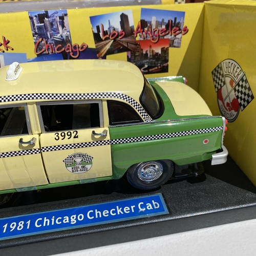 Sunstar 1:18 Checker Taxi Cab 1981 Chicago Checker A11 Cab Green/Cream No.2502 - Picture 11 of 24