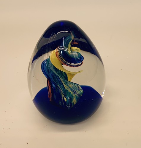 Pisapapeles de vidrio artístico vintage en forma de huevo con diseño de giro sin marcar - Imagen 3 de 6