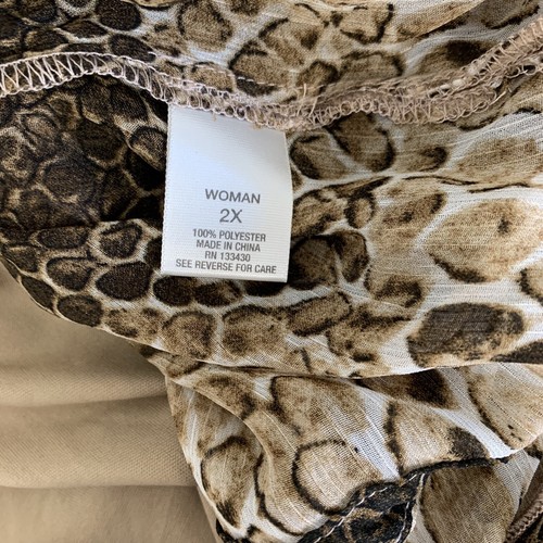 NEW Dress Barn Size 2X Women’s Shirt Tunic, Snakeskin w/ Beaded Neckline - Picture 7 of 9