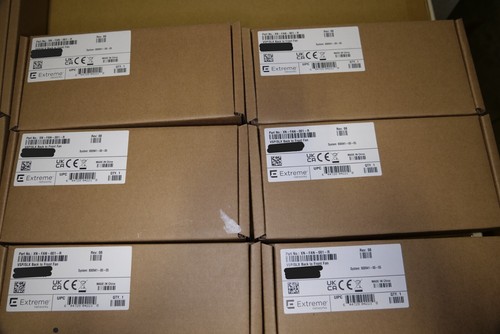 Extreme Networks 7520-48Y-8C Extreme 7520-48Y 48 Port 25GBe Network Switch - Picture 3 of 4