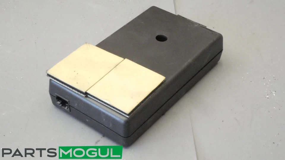 06-09 MERCEDES-BENZ CLK350 IPOD INTERFACE MODULE B67824252 OEM - Image 2 of 4