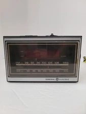Vintage General Electric GE Alarm Clock FM/AM Radio 7-4620 Brown Black