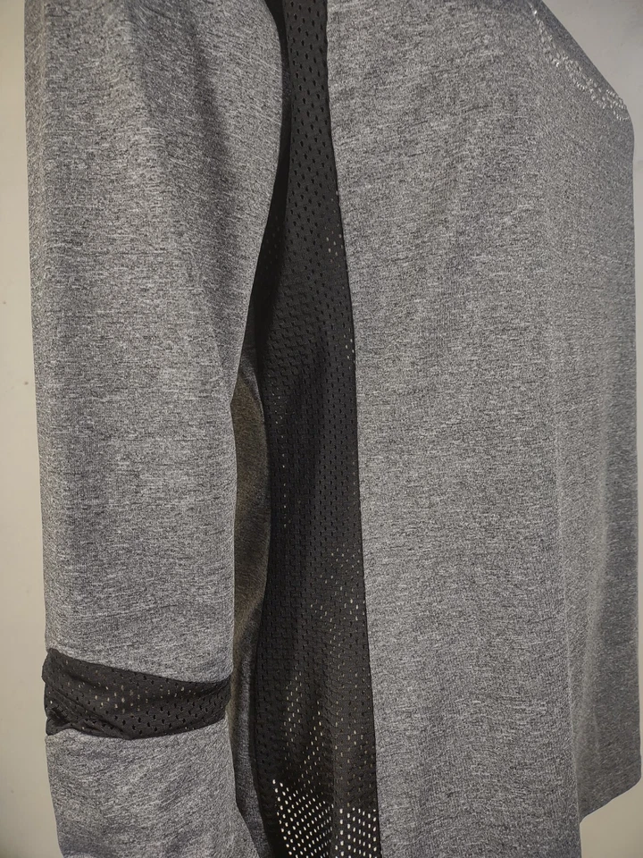 NUEVO SIN ETIQUETAS Bebe Sport negro gris ventilado manga larga top deportivo logotipo joya grande Foto 4 de 4