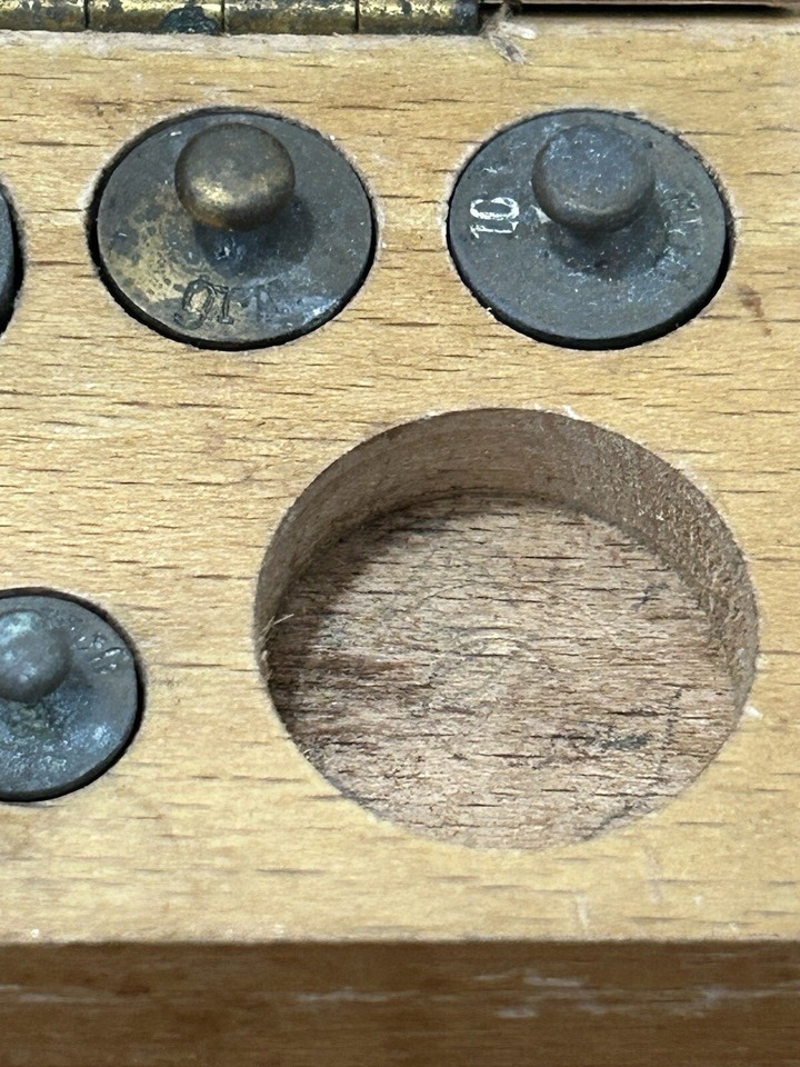ANTIQUE 1930’s GERMAN BRASS GRAM WEIGHT SET OF 7 IN WOODEN STORAGE