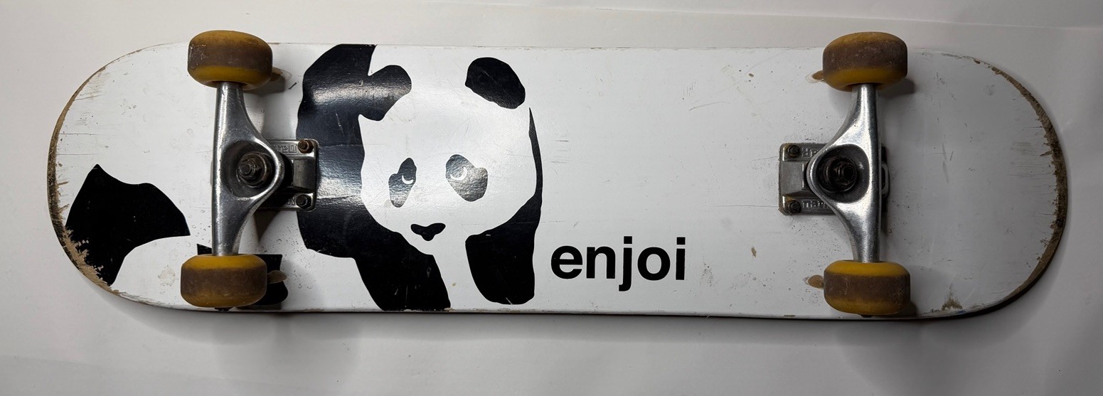 Enjoi Skateboard Whitey Panda 7.75 Complete Skateboard White 54mm Wheels