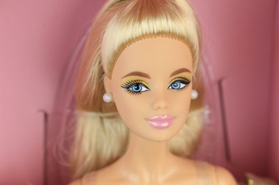PLATINUM LABEL BARBIE PUPPE GLIMMER IN GOLD USA CONVENTION 2025 NRFB