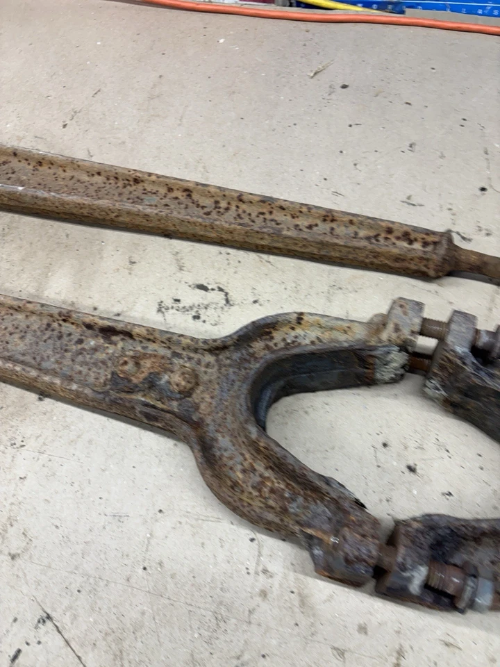 1973 1979 Ford Truck F150 BRONCO HALF TON DANA 44 FRONT AXLE RADIUS ARMS 4WD 4X4 - Image 3 of 4