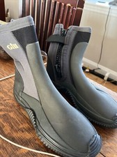 Gill edge neoprene black boots/size 7