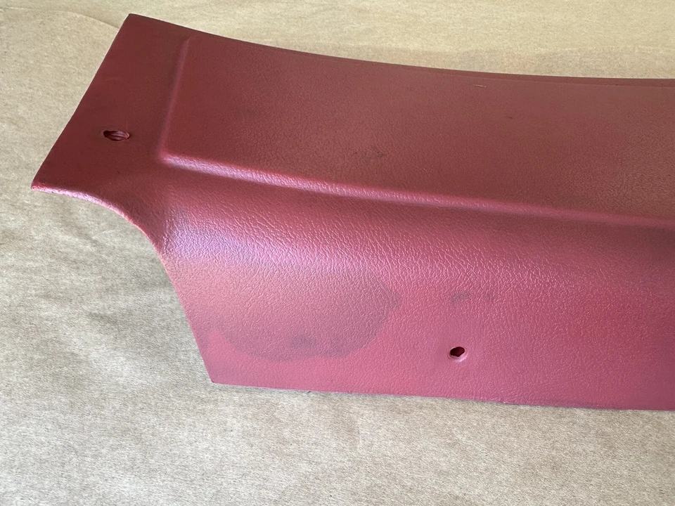 1975 - 1979 Chevrolet Nova 2 portas painel de acabamento interno traseiro vermelho GM RH # 1653770 - Imagem 3 de 4