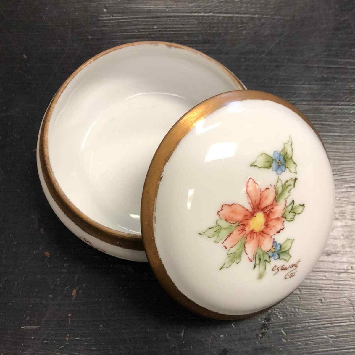 Limoges 花柄 蓋付き菓子入れ Limoges 花柄 蓋付き菓子入れ
