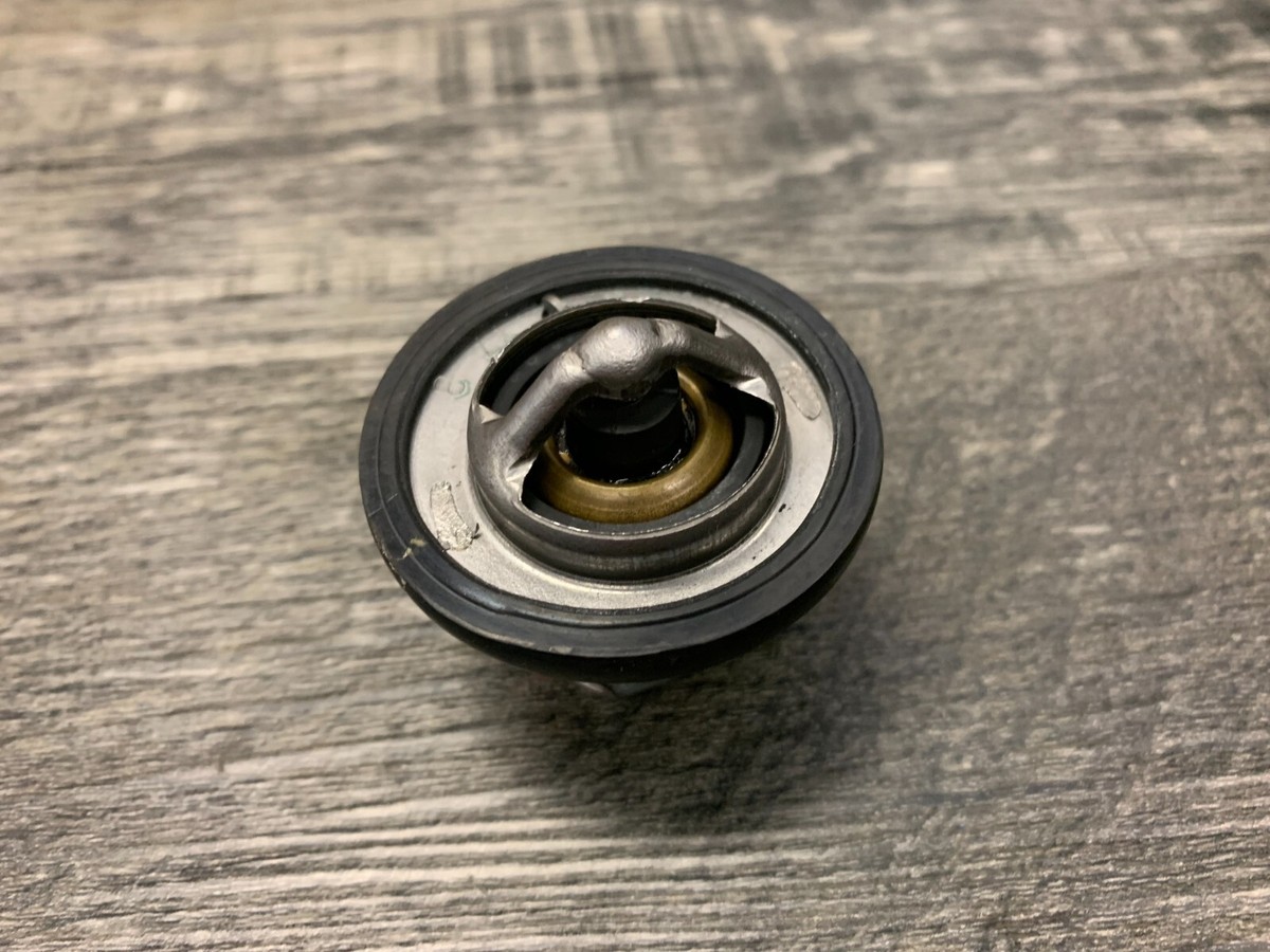 Suzuki GSXS1000 GSXR1000 OEM Water Thermostat 17670-06G60 17670