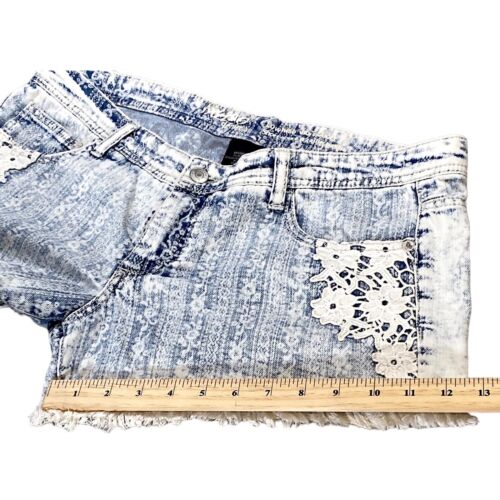Massimo Shorts Women's 10/30 Cut Off Fringe Bleached Denim Crochet Lace Y2K VSCO - Picture 15 of 22