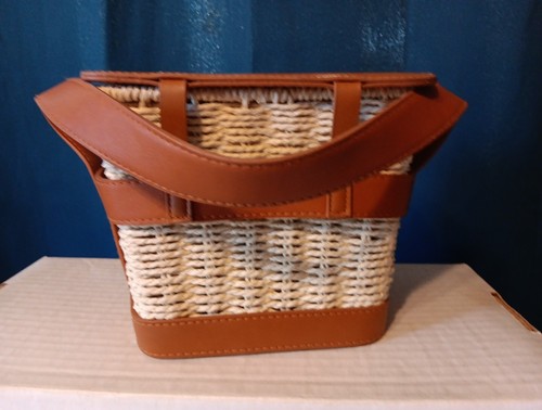 Tommy Bahama Straw Bag - Picture 5 of 11