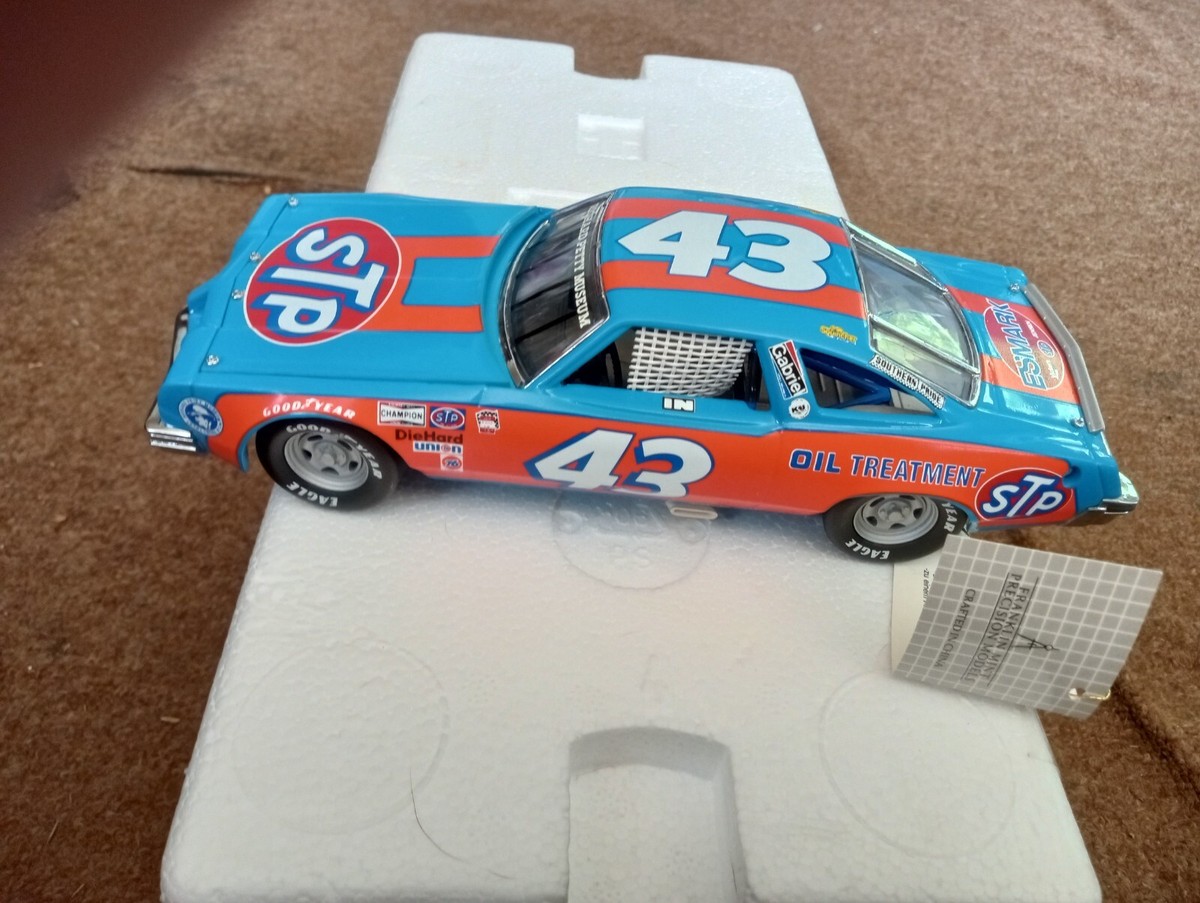Franklin Mint 1992 Pontiac Grand Prix 1/24 Scale Richard Petty #43