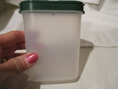 TUPPERWARE Modular Mates 1846-13 Spice Container w/Green Lid 18458-8  4 1/2'' T 
