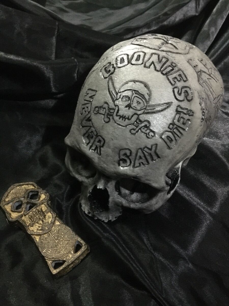 The Goonies Movie Skull Prop Bones Key, Replica,One Eyed Willy - Zane Wylie