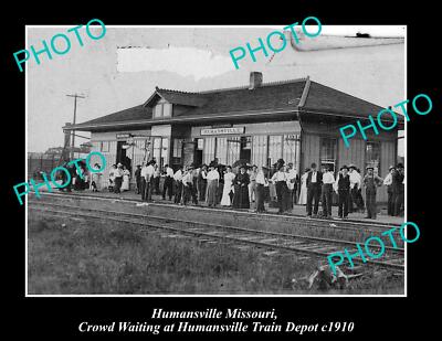 OLD POSTCARD SIZE PHOTO OF HUMANSVILLE MISSOURI CROWD AT TRAIN DEPOT c1910