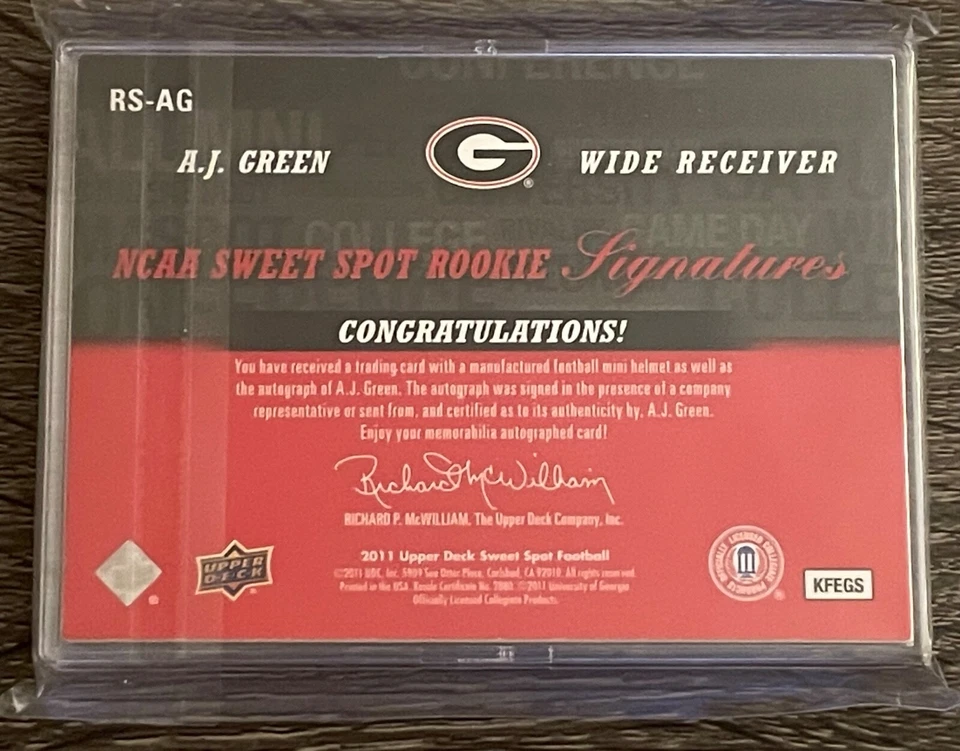 Sweet Spot A.J. 2011 Casco Verde Autógrafo Novato/75 MUY RARO Fútbol Automático Foto 2 de 2