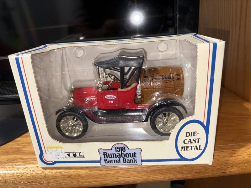 Vintage Ertl True Value 1918 Ford Runabout Barrel Truck Bank 1:25 scale NIB 1989