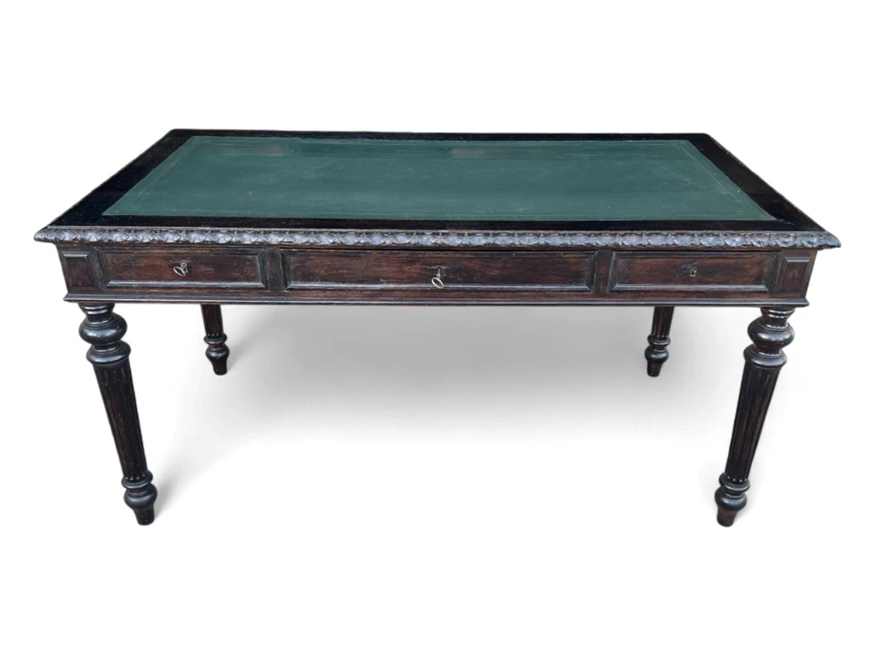 Escritorio de roble francés del siglo XIX - Acabado ebonizado con cuero verde Foto 2 de 4