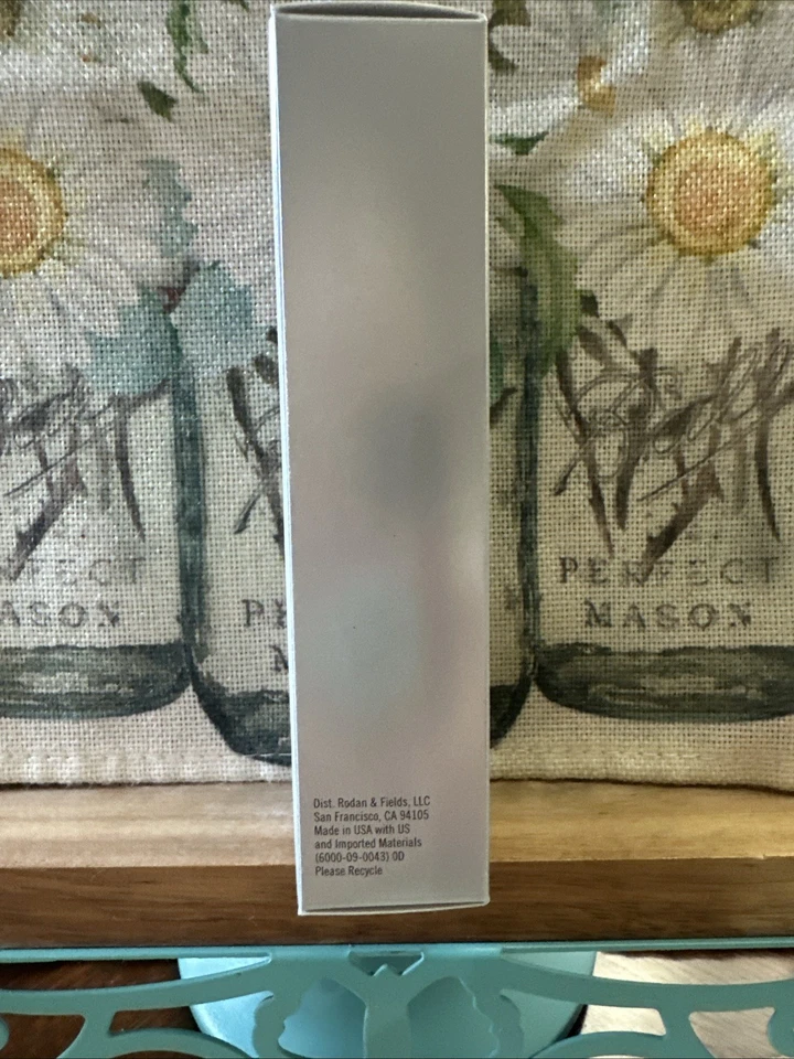 Crema líquida perfeccionadora RodanAndFields Radiant Defense FPS 30 1,5 NUEVA EN CAJA CADUCIDAD 6/27 Foto 3 de 4