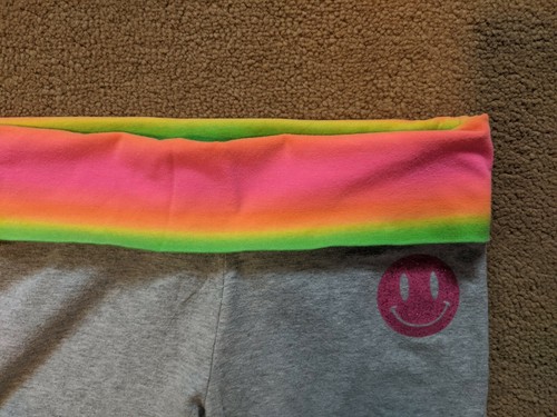 So Girls Gray Capri Leggings Sz XS 7 smile & rainbow color waist band EUC - Picture 2 of 6