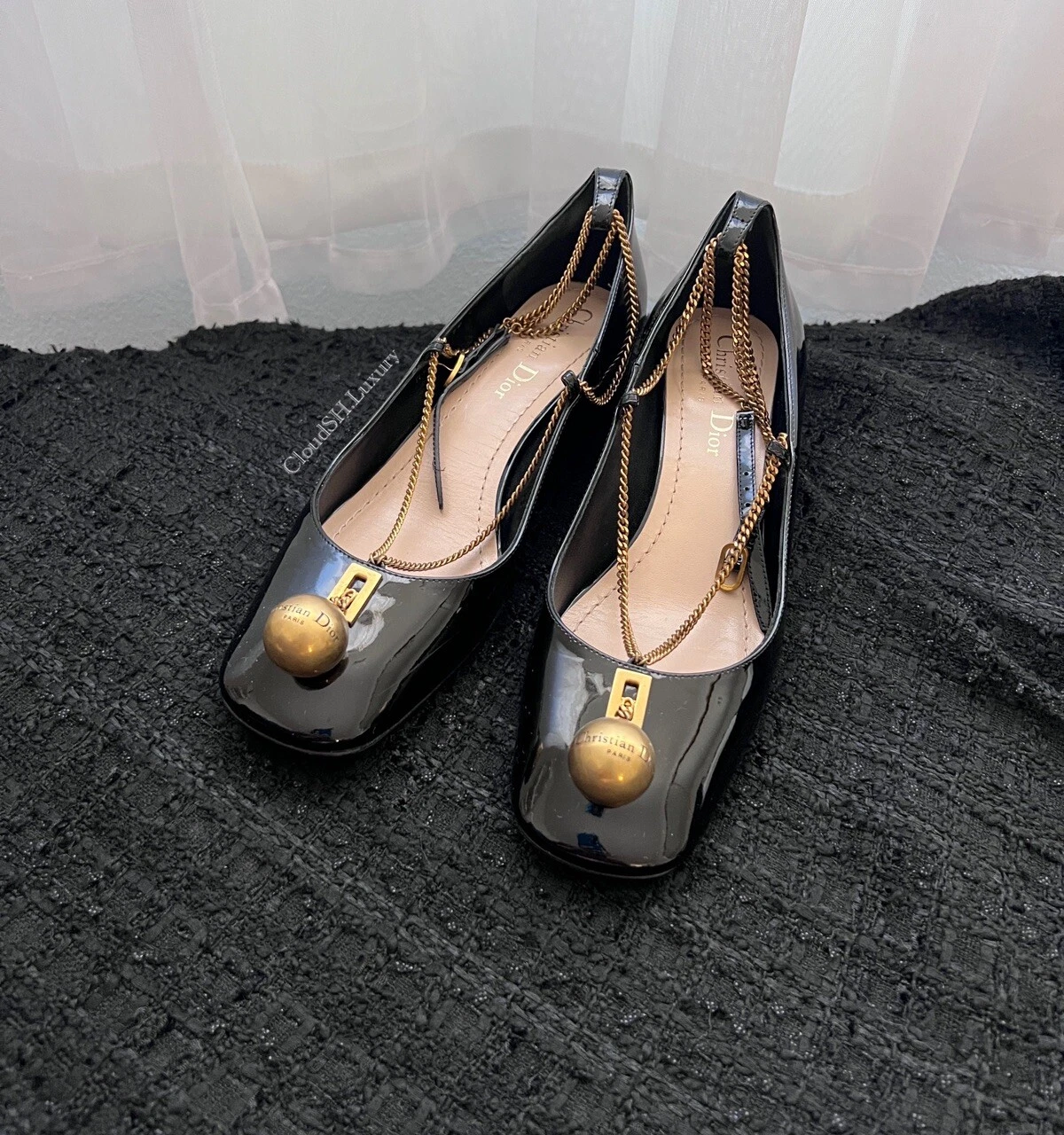 Escarpins Auth Dior en cuir verni noir chaîne boule métal   Taille 37