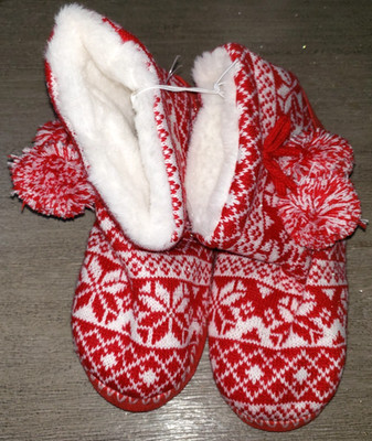 girls/women 5/6 RED WHITE KNIT CHRISTMAS SLIPPER BOOTS POMPOMS FLEECE LINED NEW!