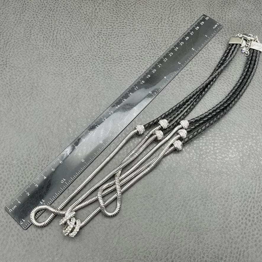 Colar de várias vertentes White House Black Market cordão trançado nó de pavê de prata - Imagem 3 de 4