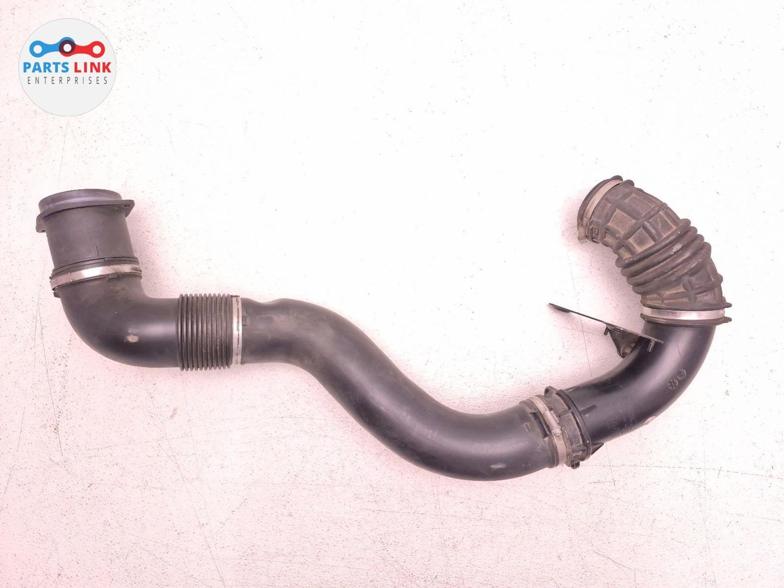 2016-20 BENTLEY BENTAYGA RIGHT INLET AIRBOX INTAKE PIPE HOSE SENSOR 6.0L 636 OEM