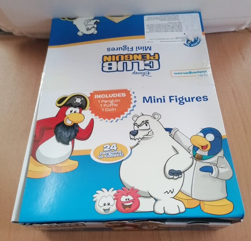 Box Espositore Completo Di 24 Bustine Mini Figures Club Penguin Disney Serie 1 - Immagine 4 di 4