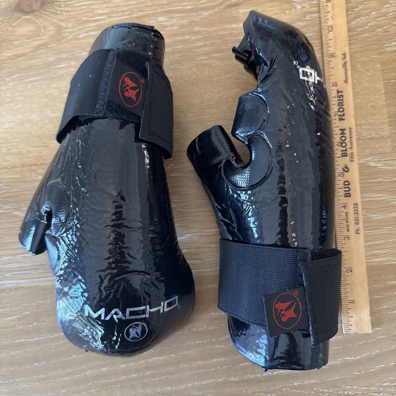 Macho Youth Sparing Martial Arts Kick Boxing Gloves Black 10.5” Long Child’s Med