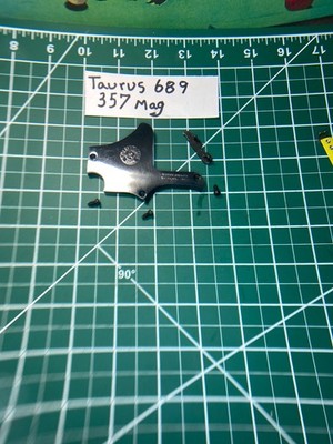 Taurus 689 ,357 mag, Side plate, factory scews, hand.