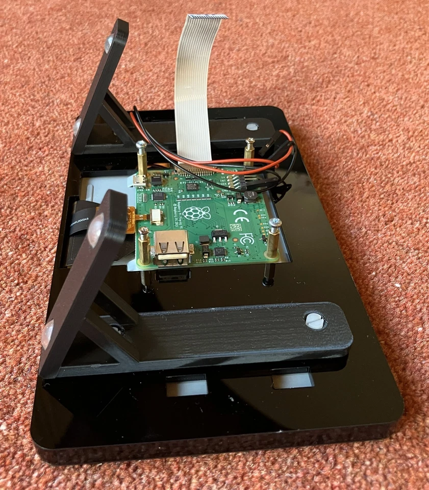 Raspberry Pi Official 7" Touch Screen LCD with frame and black supports/feet - Image 4 of 4