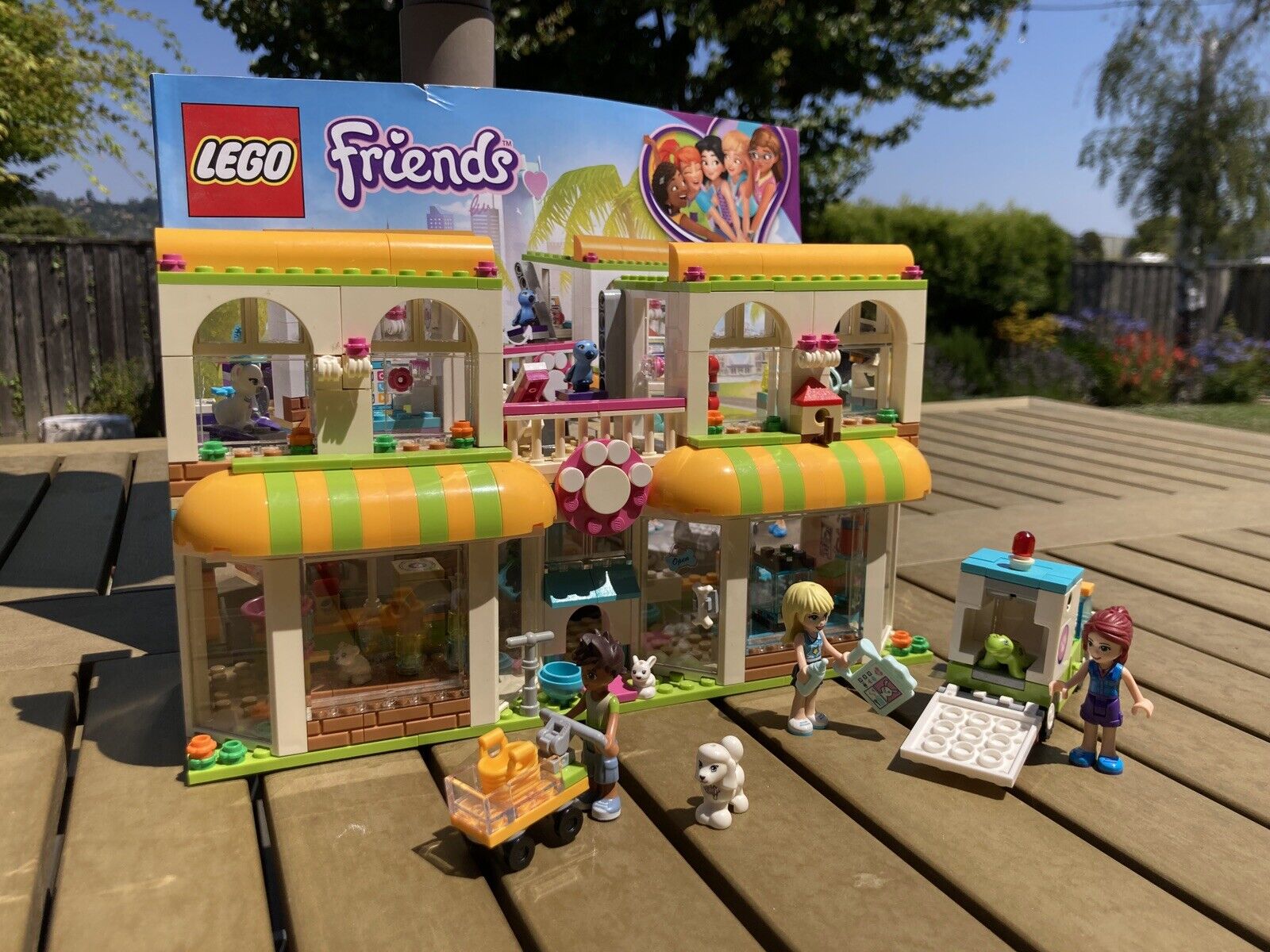 LEGO FRIENDS: Heartlake City Pet Center (41345) with Instruction Manual